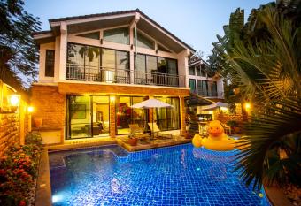 4poolvillas has Smoking/Balcony rooms