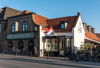 Bar-Bistro-Hotel DOK allows 18 year olds to book a room