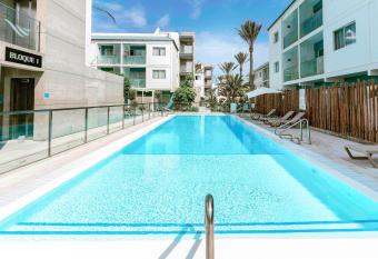 Bristol Sunset Beach - Holiday Apartments has Balcony rooms