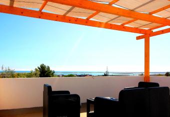 White Bride FZ allows 18 year olds to book a room