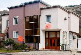 Hotel Skib has Smoking rooms