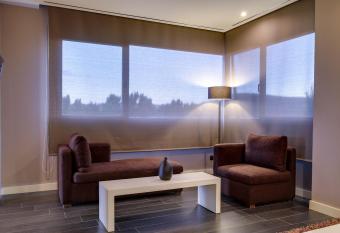 PCM Forum Alcal   allows 18 year olds to book a room