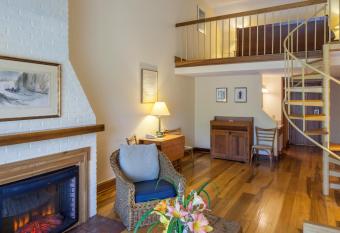 New Harmony Inn Resort And Conference Center has Balcony rooms