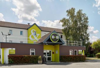 B&B HOTEL Paris Nord Villepinte allows 18 year olds to book a room