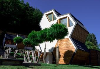 Apartments Beeland Skok has rooms with a private hot tub