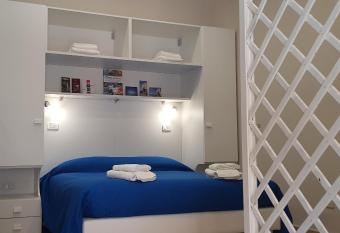 M & M allows 18 year olds to book a room