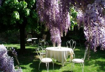 La maison de Concise - non adapt   pour les enfants ni pour les mariages allows 18 year olds to book a room
