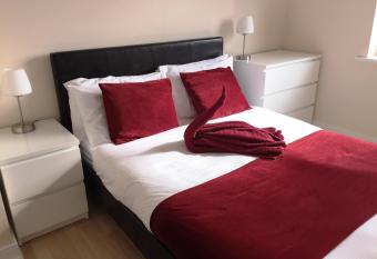 Contemporary Apartments, Balcony & Parking allows 18 year olds to book a room