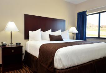 Cobblestone Inn & Suites - Manning has rooms with a private hot tub