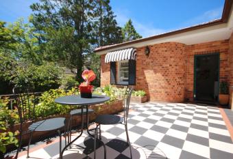 Winston Cottage at Three Sisters allows 18 year olds to book a room