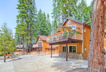 Explorers Retreat has Balcony rooms