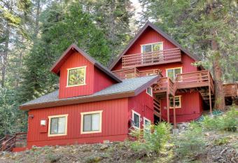 Skyline Retreat has Balcony rooms