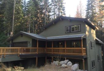 Dogwood Manor has Balcony rooms