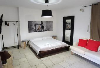 Apartment Simone has rooms with a private hot tub