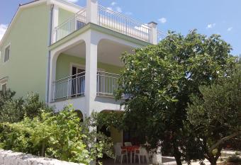 Apartment Peris has Balcony rooms