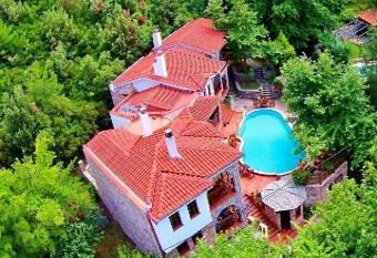 Magkafinis.el Apartments has Balcony rooms
