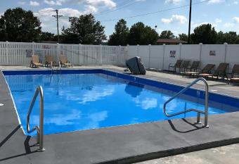 Dexter Inn has Smoking rooms