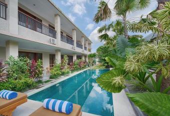 Puri Canggu Villas & Rooms has Balcony rooms