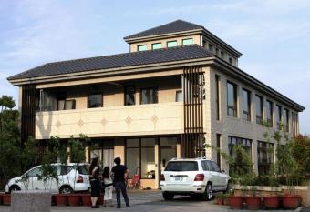 L  tel Hotel Xpark Gloria Outlets Shin Kong Cinemas has Balcony rooms