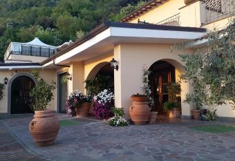 Hotel Villa Degli Angeli has Balcony rooms