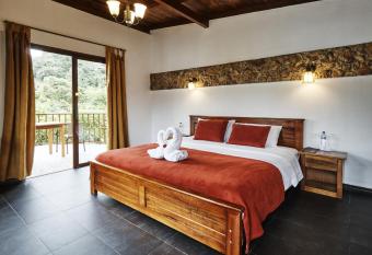 Coffee Lodge Cristal Glamping & Spa allows 18 year olds to book a room