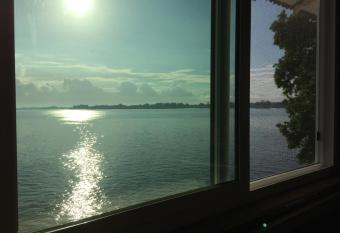 Hilo Bay Oceanfront Bed and Breakfast allows 18 year olds to book a room