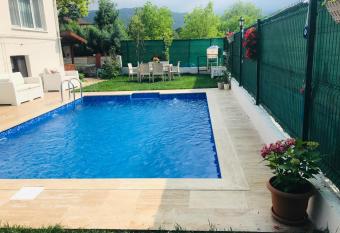 Eren Villa allows 18 year olds to book a room