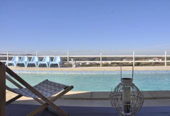 Casa Serra e Mar allows 18 year olds to book a room