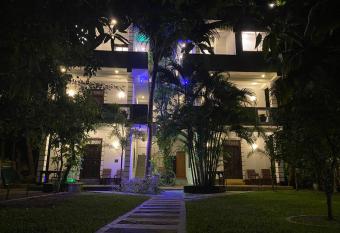 Crystal Palace has Smoking/Balcony rooms