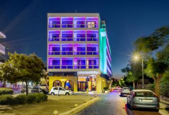 Alexandra Hotel&Apartments has Balcony rooms