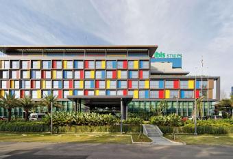 ibis Styles Batam Nagoya allows 18 year olds to book a room