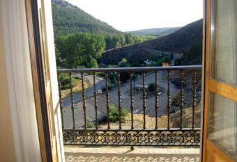 Manrique de Lara has rooms with a private hot tub