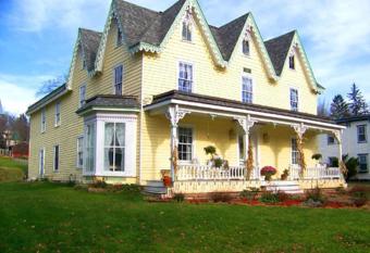 Stamford Gables Bed and Breakfast allows 18 year olds to book a room