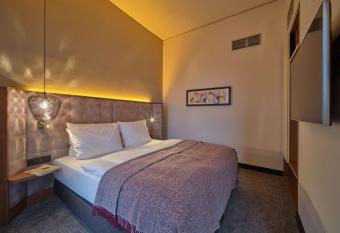 Adina Apartment Hotel Nuremberg allows 18 year olds to book a room