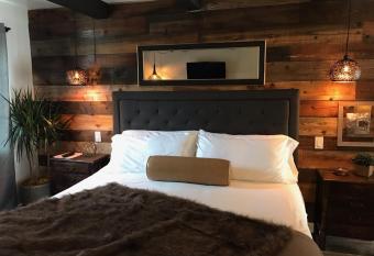 Shell Beach Inn has Balcony rooms