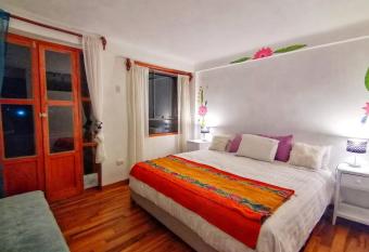 Hostal Chaska Wasi has Balcony rooms