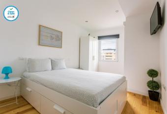 PortoVivo Bonjardim Apartamento allows 18 year olds to book a room