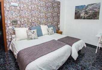 Hostal Caminito del Rey has Balcony rooms