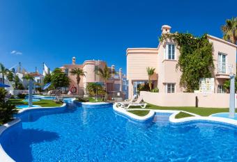 LABRANDA Bah  a Fa  ab   & Villas allows 18 year olds to book a room