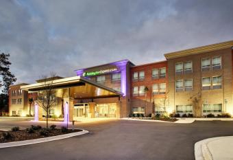 Holiday Inn Express & Suites Charleston Ne Mt Pleasant Us17 By IHG has Balcony rooms