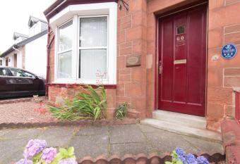 Norwood Guesthouse-Loch Lomond allows 18 year olds to book a room