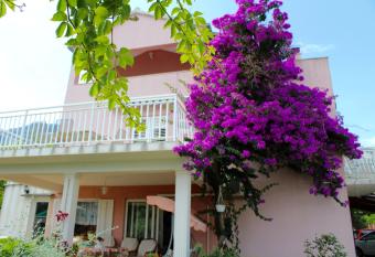 Apartment Mrgudic has Smoking/Balcony rooms