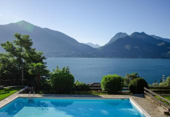 AnMa Cottages Sole Lago allows 18 year olds to book a room