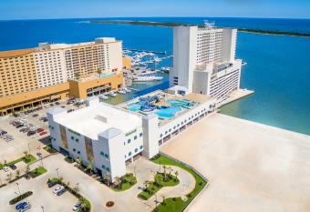 Margaritaville Resort Biloxi has Balcony rooms