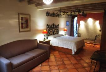 Las Alamedas allows 18 year olds to book a room