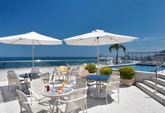 Windsor Palace Copacabana allows 18 year olds to book a room