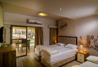 Bait Alfa Kibbutz Country Lodging allows 18 year olds to book a room