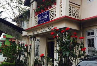 Deki Lodge has Balcony rooms