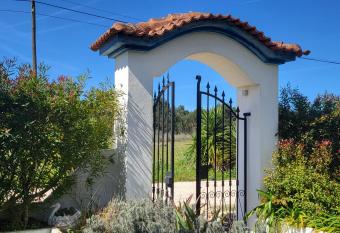 Arrifana Pines has Balcony rooms