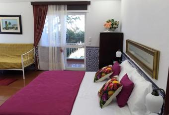 Cascais Jasmim Doce allows 18 year olds to book a room